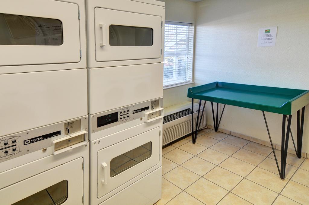 Intown Suites Extended Stay Houston Tx - Hobby Airport Exterior foto